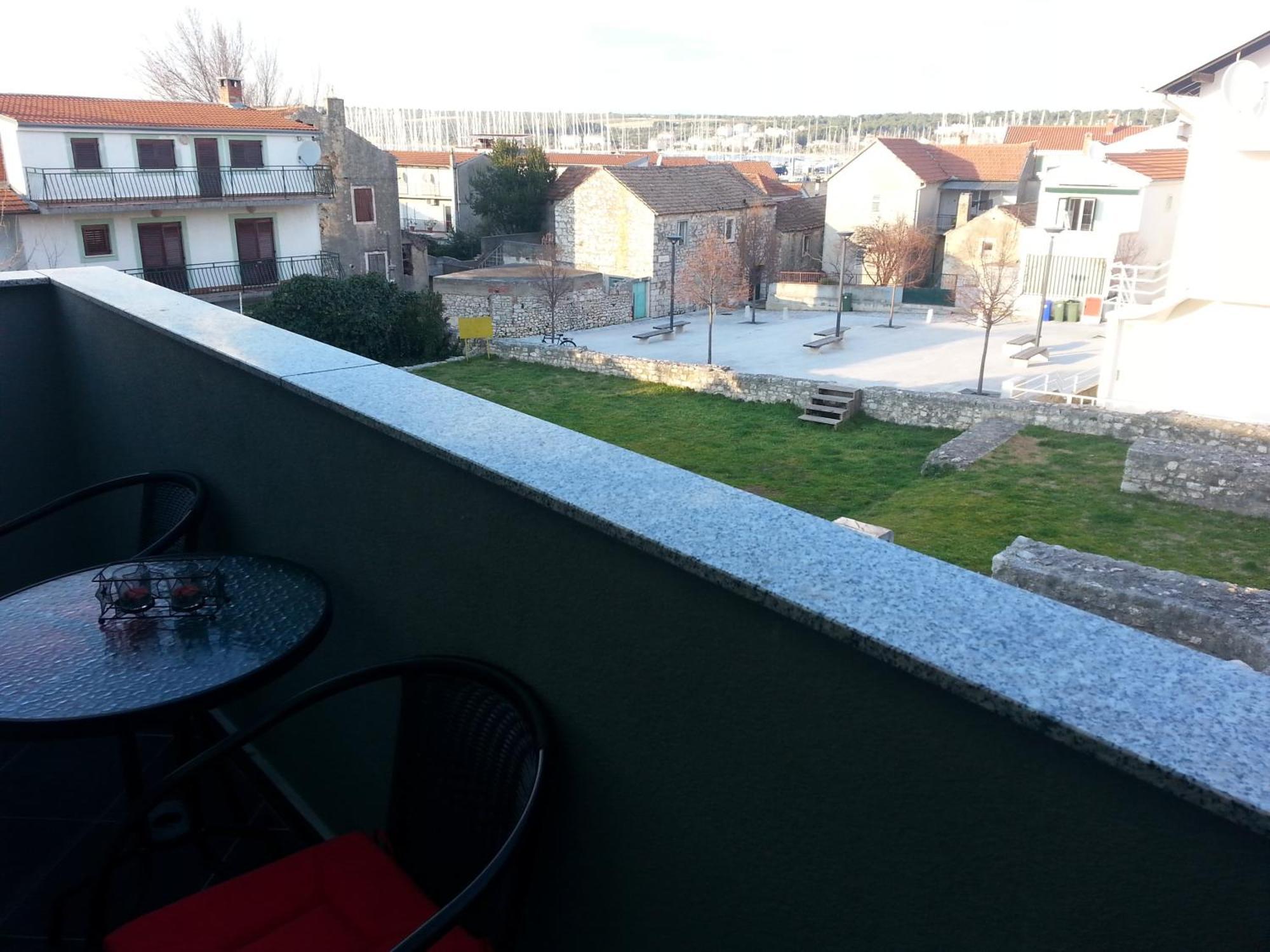 Apartments Lori Biograd Na Moru Quarto foto