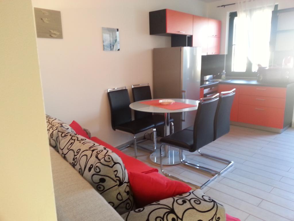 Apartments Lori Biograd Na Moru Quarto foto
