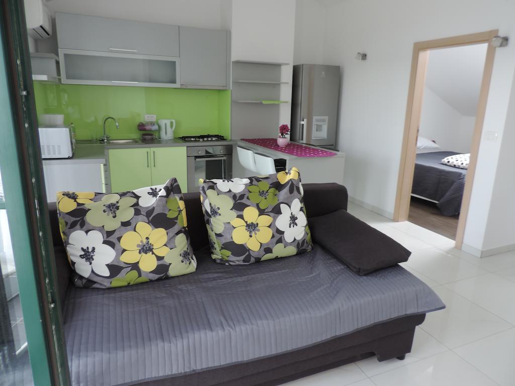 Apartments Lori Biograd Na Moru Quarto foto