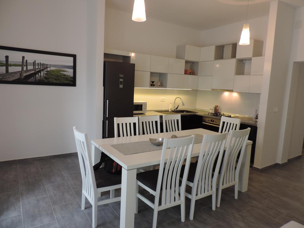 Apartments Lori Biograd Na Moru Quarto foto